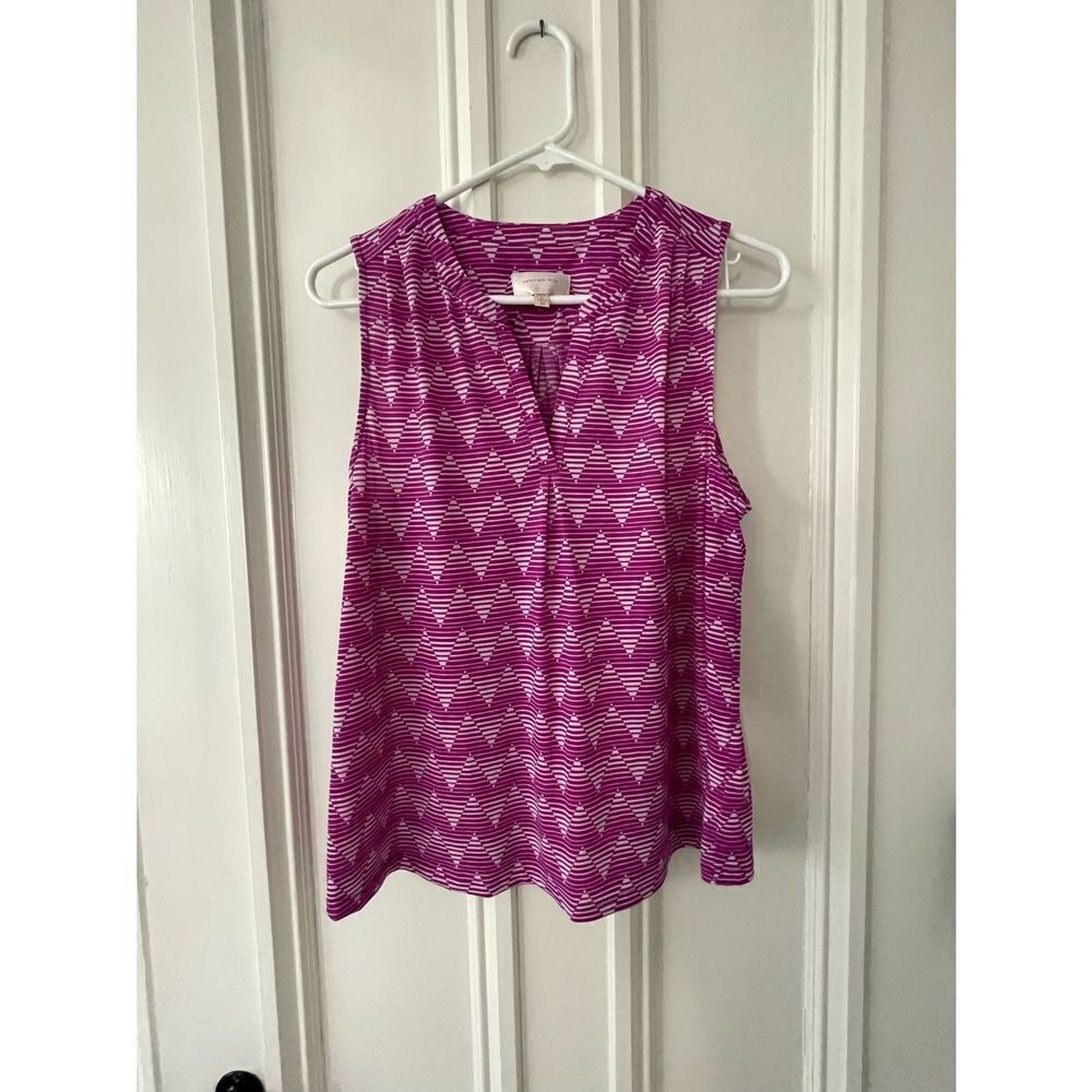 Skies are Blue purple and white pattern v-neck tank M